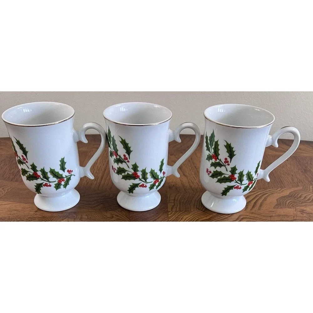 All the Trimmings Japan 4 Plates & 3 Mugs Holly Berry Gold Trimmed Vintage Lot